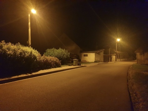 Jiratice (nedaleko Jemnice) – po celé obci je instalováno Biodynamické veřejné osvětlení.  Foto: Zbyněk Svoboda