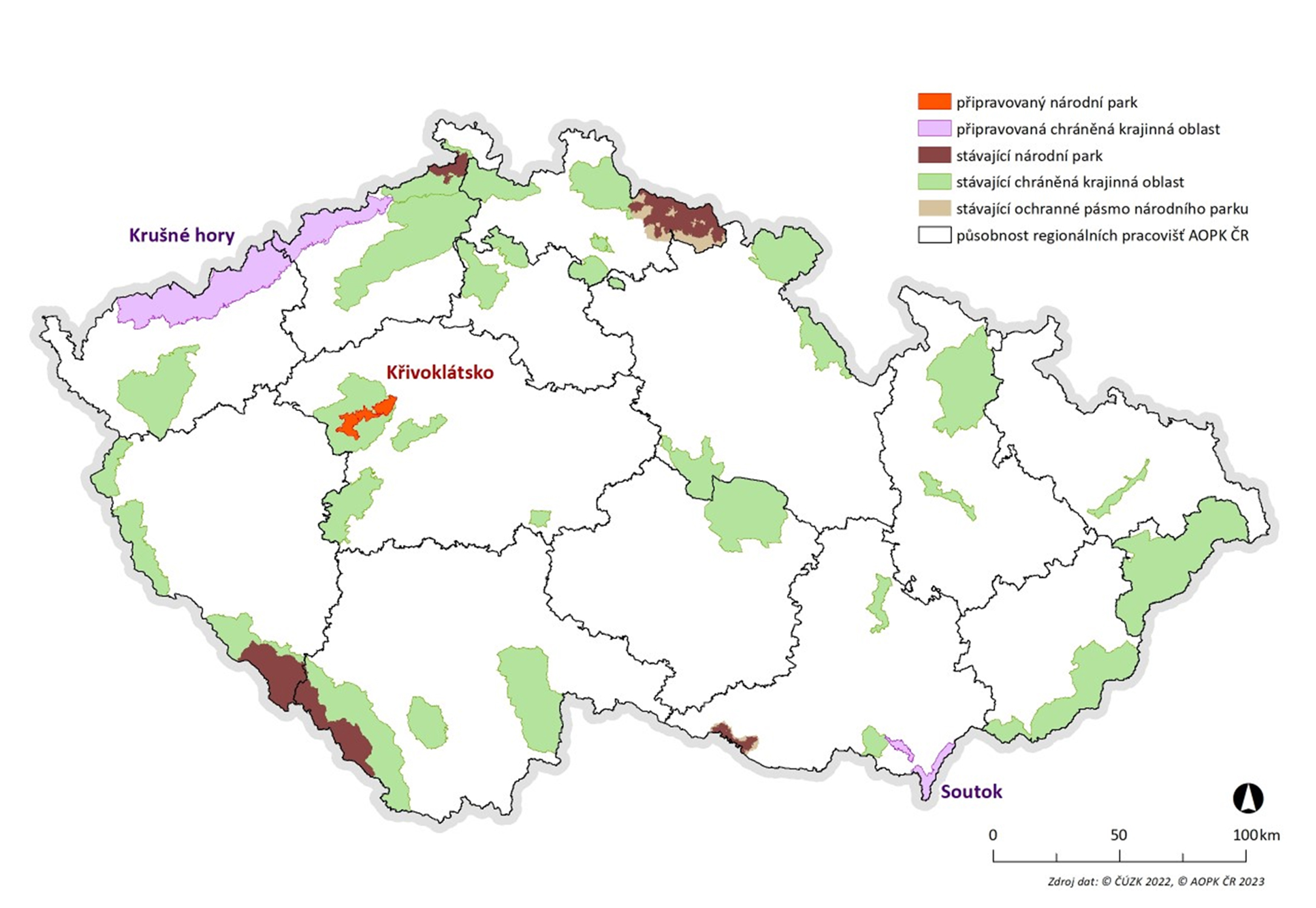 Obr. 1: Návrh chráněné krajinné oblasti Krušné hory v kontextu dalších velkoplošných chráněných území v České republice. Červeně je označen připravovaný národní park Křivoklátsko a fialově je doplněna vyhlašovaná chráněná krajinná oblast Soutok. AOPK ČR 2023