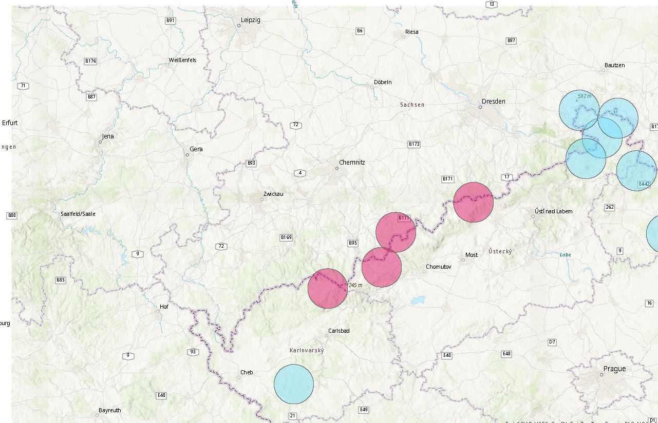 Mapa 2: Situace teritorií vlků v severních Čechách v zimě 2022/2023; červená teritoria připadají Krušným horám. Foto © 2024 ČZU, založeno také na datech ostatních spolupracujících subjektů: Hnutí Duha, AOPK ČR