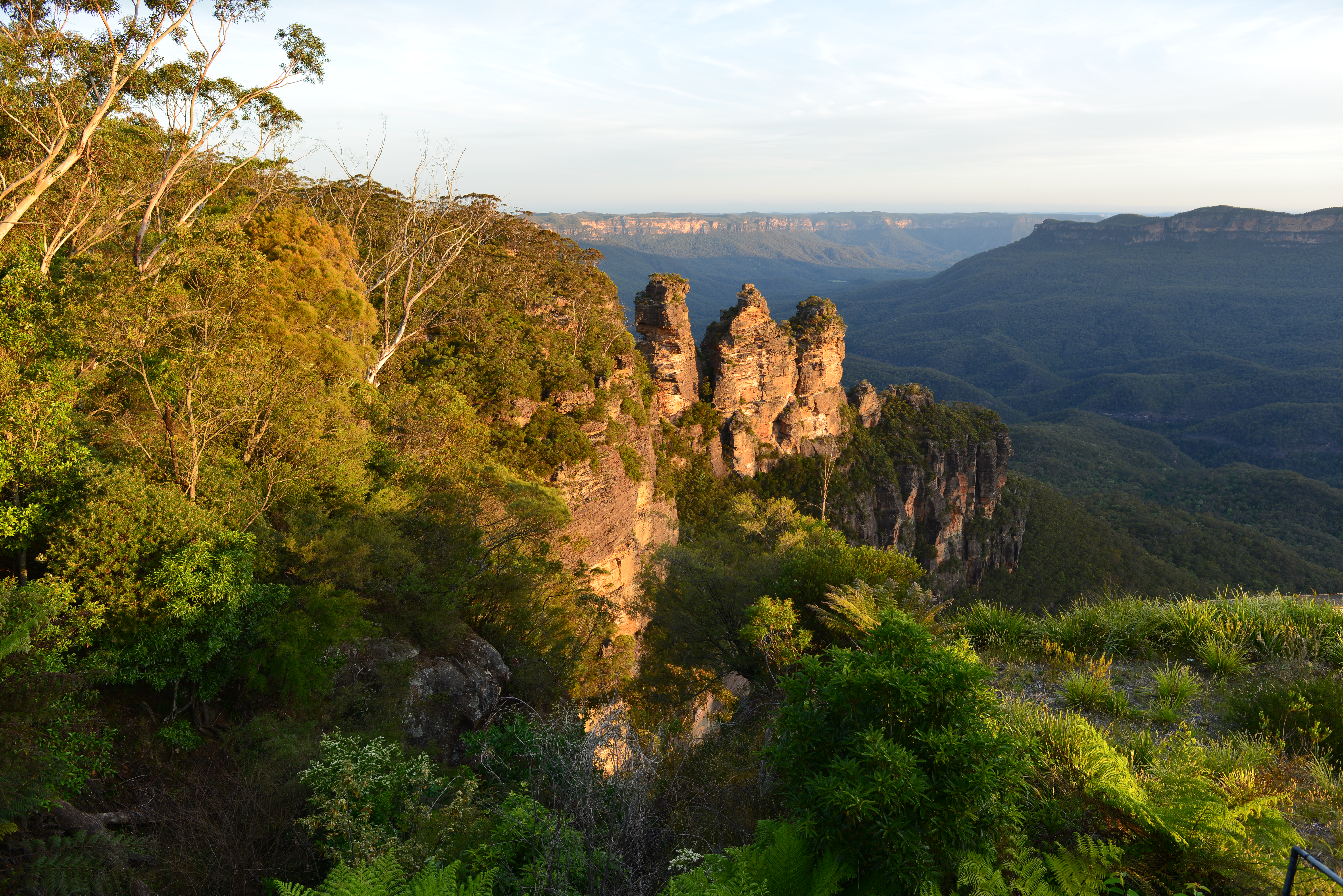 Světoznámý pískovcový útvar Three Sisters, symbol NP Blue Mountains, je součástí sítě míst přírodního dědictví World Heritage. Foto Tomáš Rothröckl 