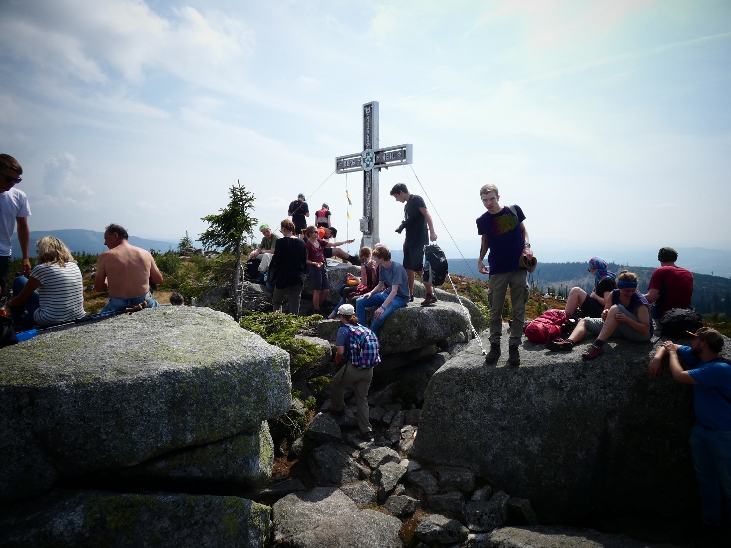 Plechý - i na nejvyšším vrcholu Šumavy bývá někdy plno. Foto Správa NP Šumava