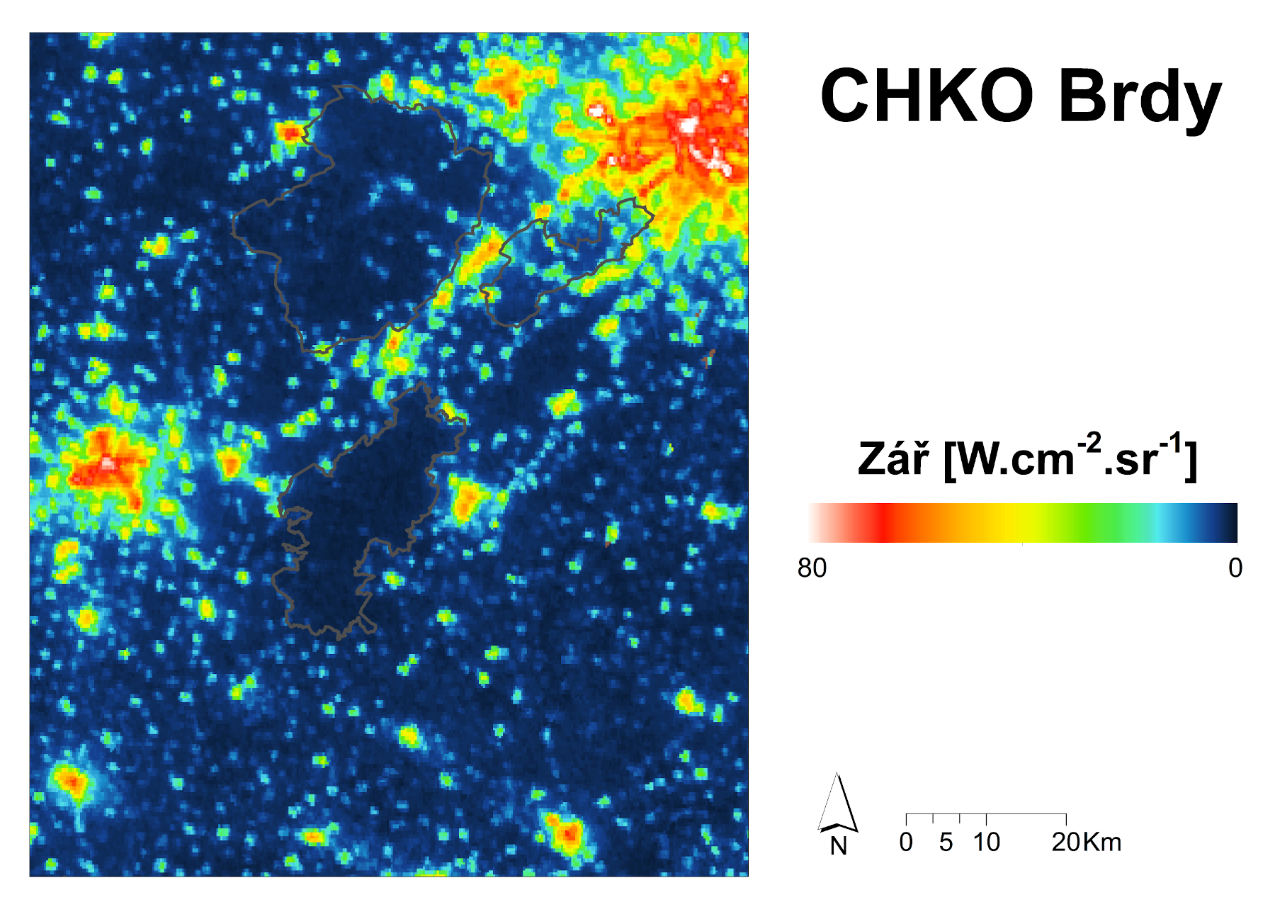 Počítačově zpracovaný snímek přístroje VIIRS umístěného na družici SUOMI-NPP znázorňuje zář zemského povrchu v okolí CHKO Brdy. Zachycuje záření směřující ze země přímo vzhůru: světlo umělého osvětlení odražené od země a přímé světlo z některých světelných zdrojů(nevhodné typy veřejného osvětlení, architektonické osvětlení, nasvícení billboardů...). Podobné snímky poskytují základní vstupní data pro výpočty a simulace, pomocí kterých se vytvářímapy světelného znečištění. Vlevo uprostřed Plzeň, vpravo nahoře Praha.  Autor: Milada Moudrá