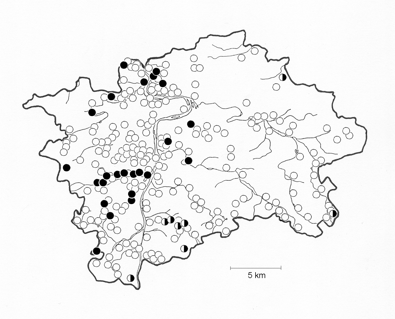 Území velké Prahy můžeme rozdělit na teplý a suchý západ až severozápad a chladný a vlhký jihovýchod, jak můžeme vidět i na rozšíření dvou citlivých druhů – teplo a suchomilné trojzubky stepní (Chondrula tridens) - černě a chladno a vlhkomilného vrkoče rýhovaného (Vertigo substriata) – černobíle. Prázdné kroužky vyznačují polohu všech v Praze zkoumaných lokalit. Zdroj archiv autorky